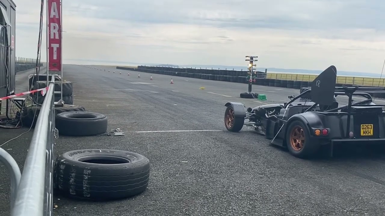 8 second 1/4 mile at Crail Raceway Cateram V8