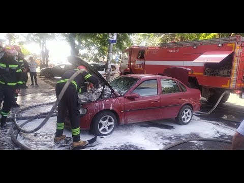 გორის ცენტრში მანქანას ცეცხლი გაუჩნდა 9.06.2020