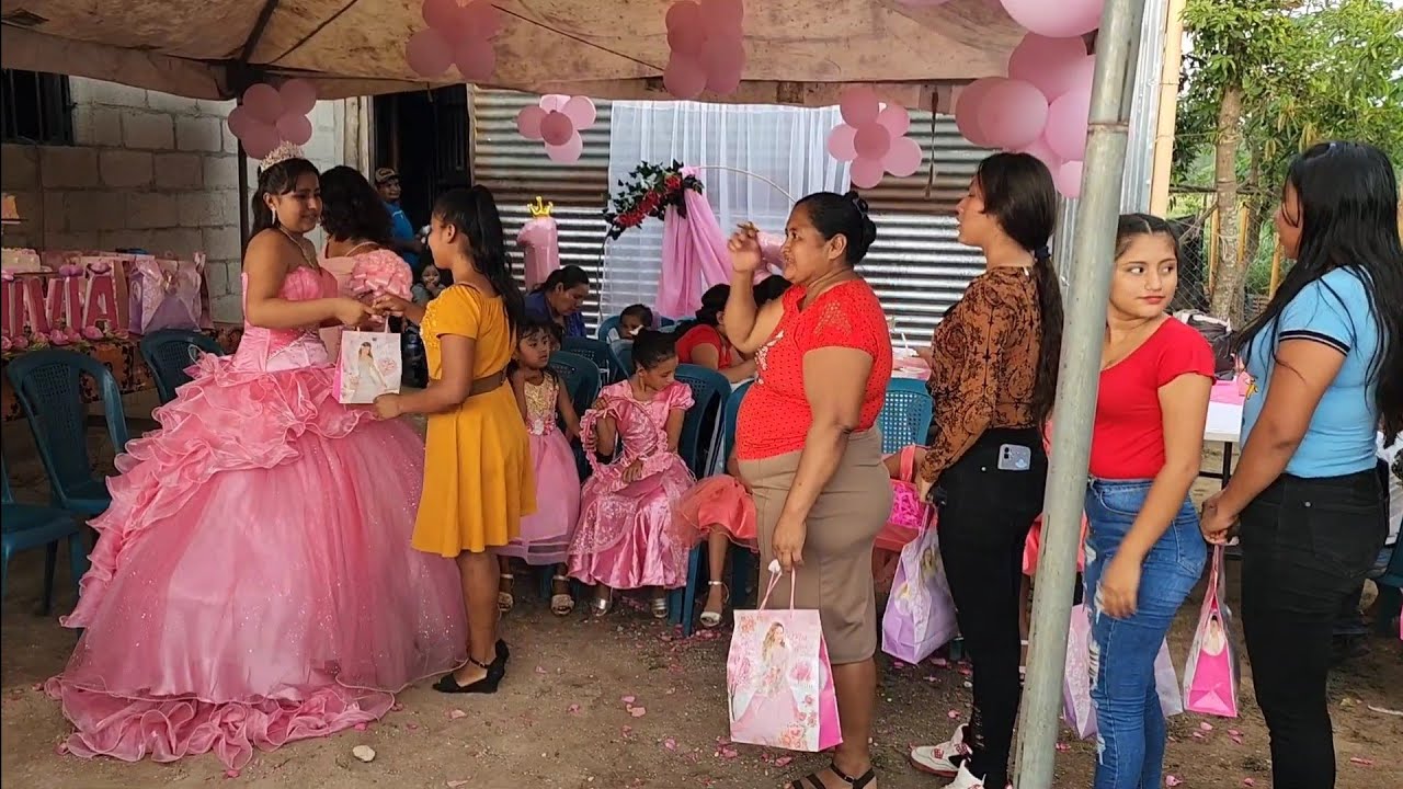 El Chapincito Se apadrinó en esta fiesta de 15 años😱 estos REGALOS🎁 le llevamos😊😱 mirén donde?😱