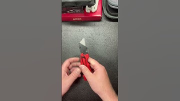 Changing the blade on Milwaukee Fastback. #edc #youtubeshorts #tools #subscribe #youtuber #shorts