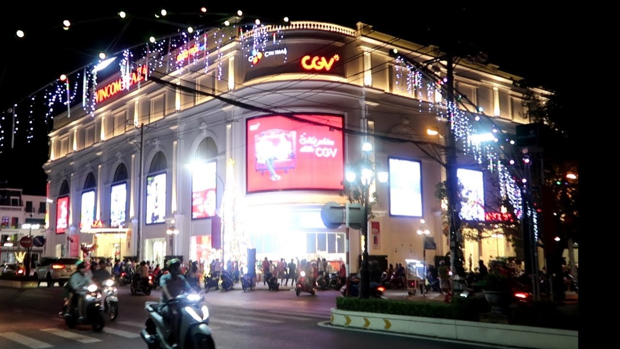 VINCOM Sóc Trăng quá nhộn nhịp chuẩn bị khai trương trong dịp Noel 2019 ...