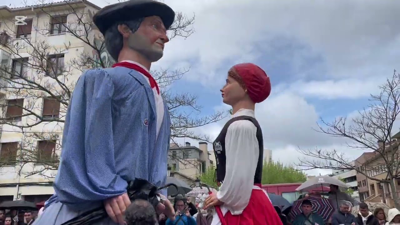 Gigantada en el día de la comparsa de Huarte 2025