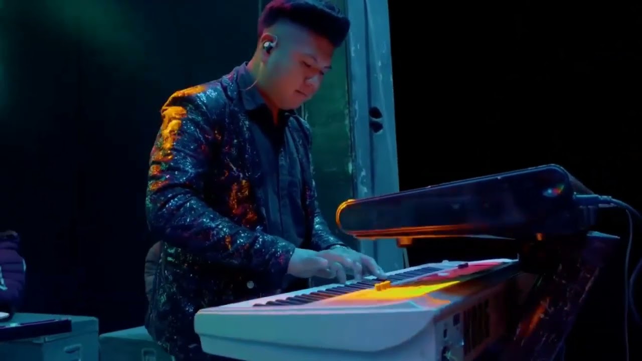 Grupo Distinguido - Mixx Feliz feliz, Perro Mugroso (en vivo)