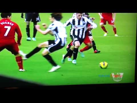 Coloccini Sent Off - Red Card Foul on Luis Suarez Liverpool vs Newcastle United 1-1