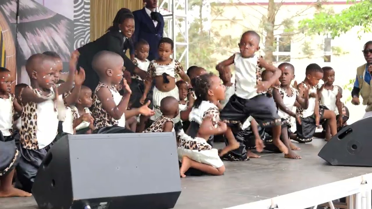 Baby Class Cultural Dance (Kadodi) | Tavia School