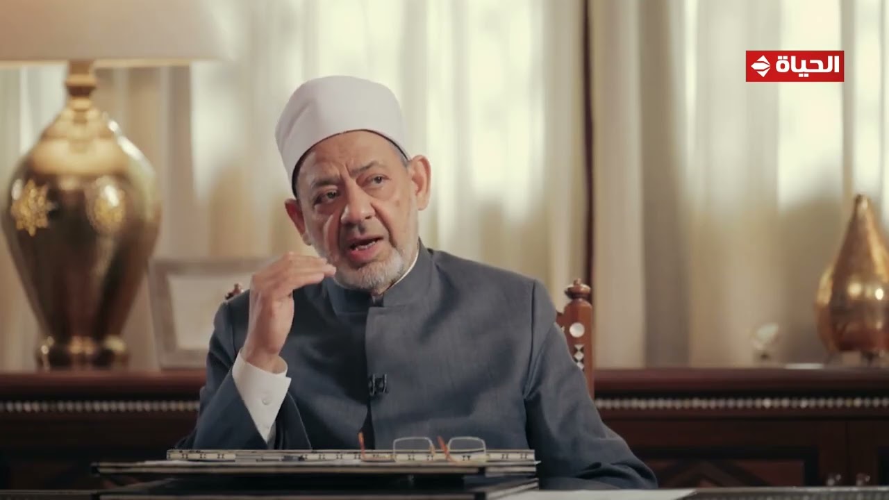 سؤال يراود الكثيرون.. لماذا ندعو الله وأقدارنا مكتوبة؟! الإمام أحمد الطيب يجيب