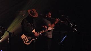 Calexico and Iron & Rain - "He lay in the Reins" - 16/11/2019 - Paris, La Cigale