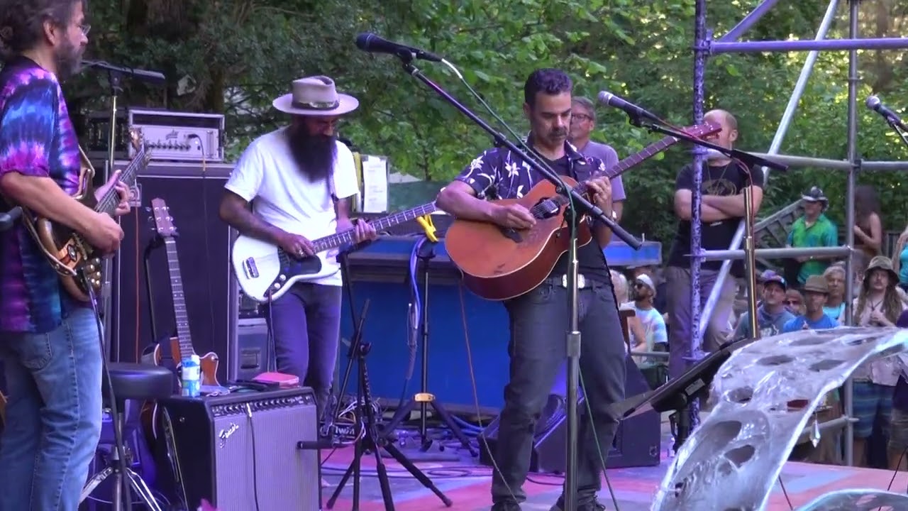 They Love Each Other - Scott Law & Friends at Oregon Country Fair, Veneta, OR - July 9, 2022