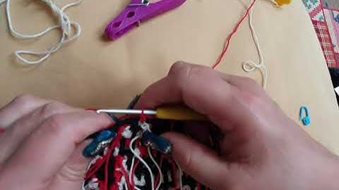 Interlocking crochet, filet crochet with more then 2 colours tip 3