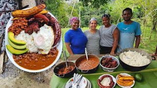 Bandeja Paisa A La Leña I Comida Típica. La vida del campo