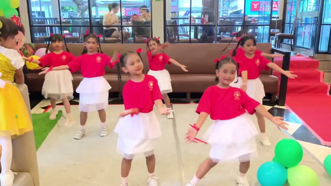 Barbie Dance (Pizza Hut) Kharisma Dance