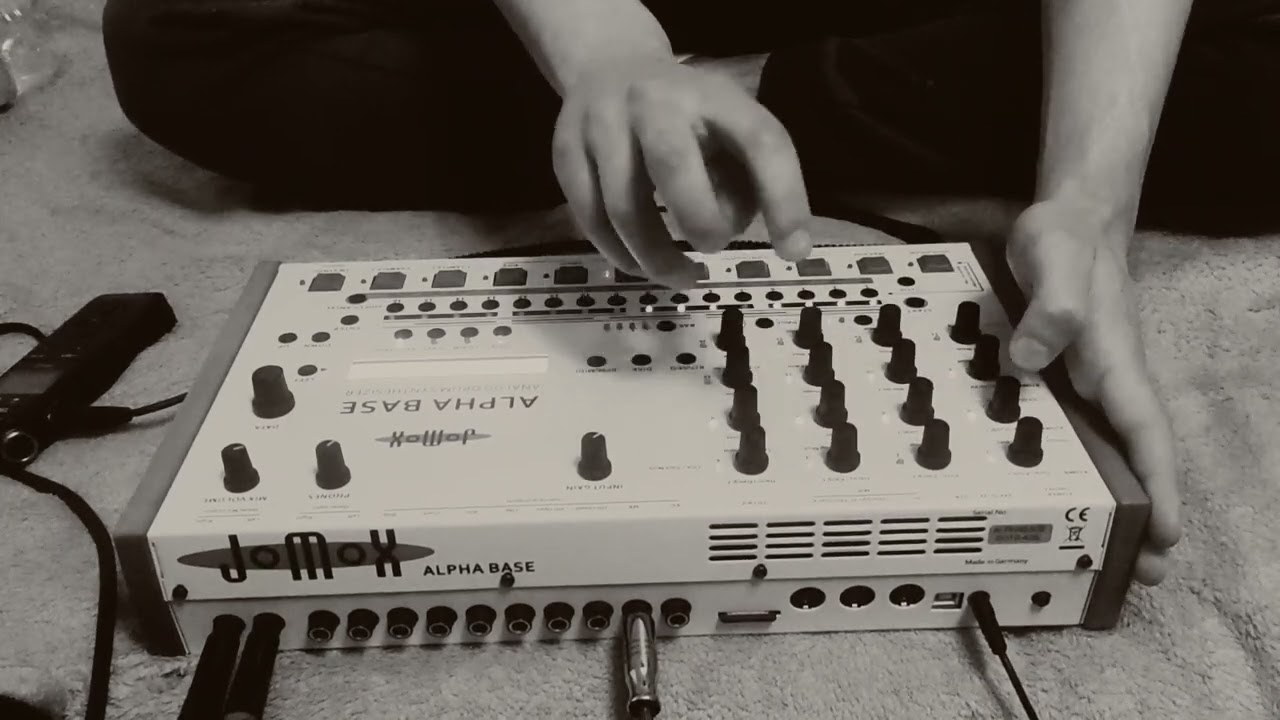 Soundscapes & experimental techno (Jomox Alpha Base jam)