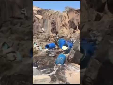 السلطات السعودية تسكب 50 برميلا من الخمر