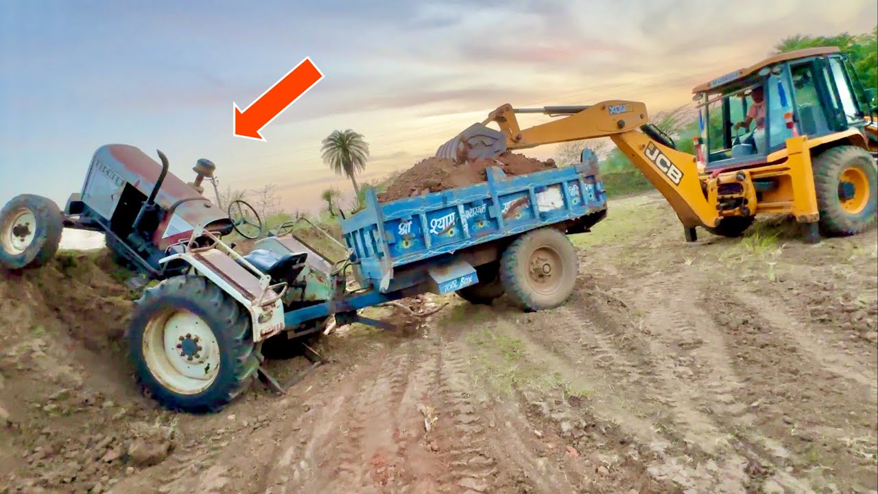 Eicher 242 Tractor with trolley Run away without Driver JCB 3dx Machine Rescued Tractor