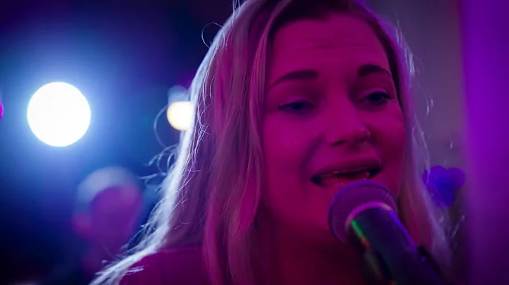 Sandra Vriese - Together Strong (official videoclip)