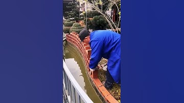 Construction process of red brick fence