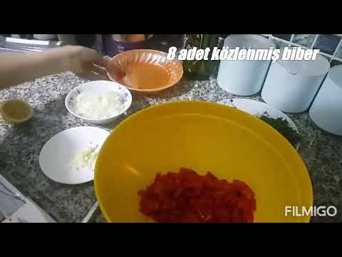 Közlenmiş kırmızı biber salatası /pratik yemek tarifleri