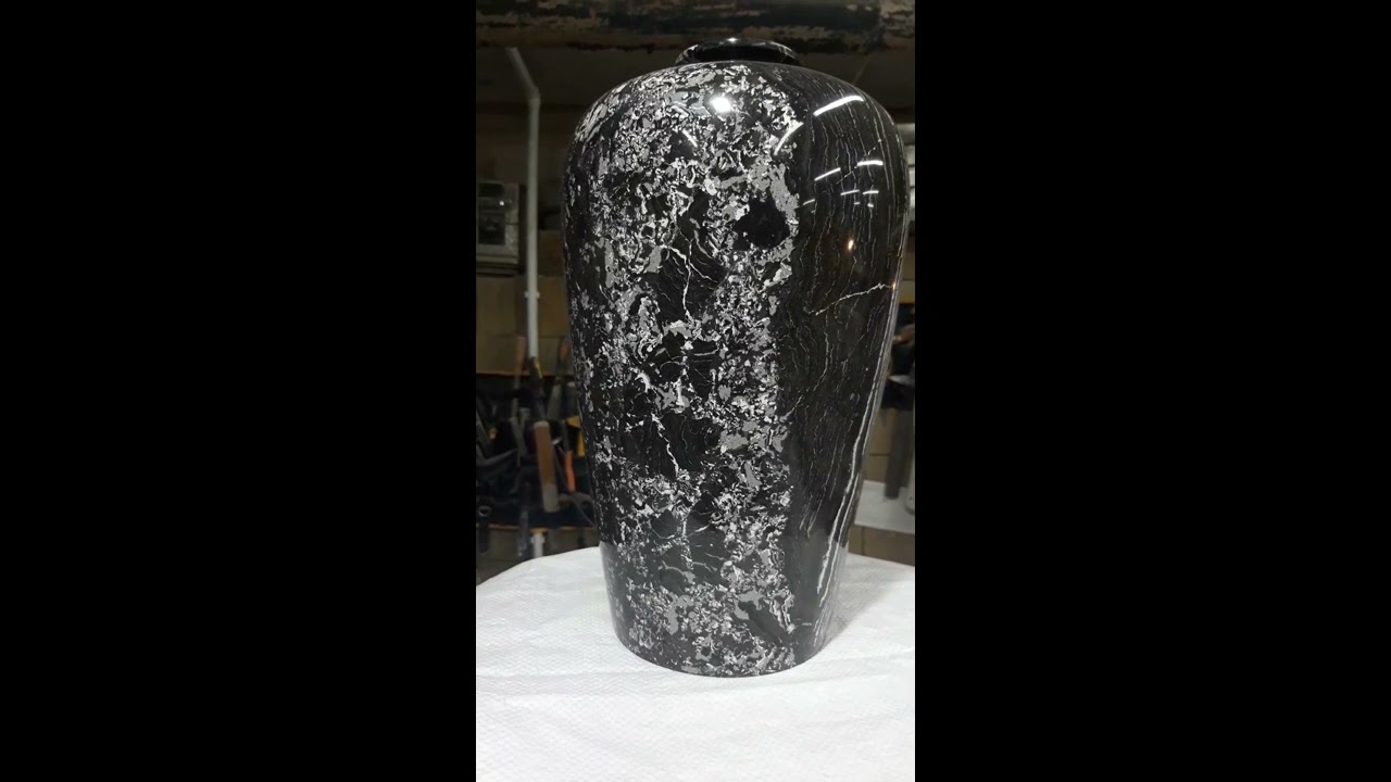 Ваза выполнена в технике Scagliola. Изготовлено по технологии  Оселкового мрамора (Scagliola).