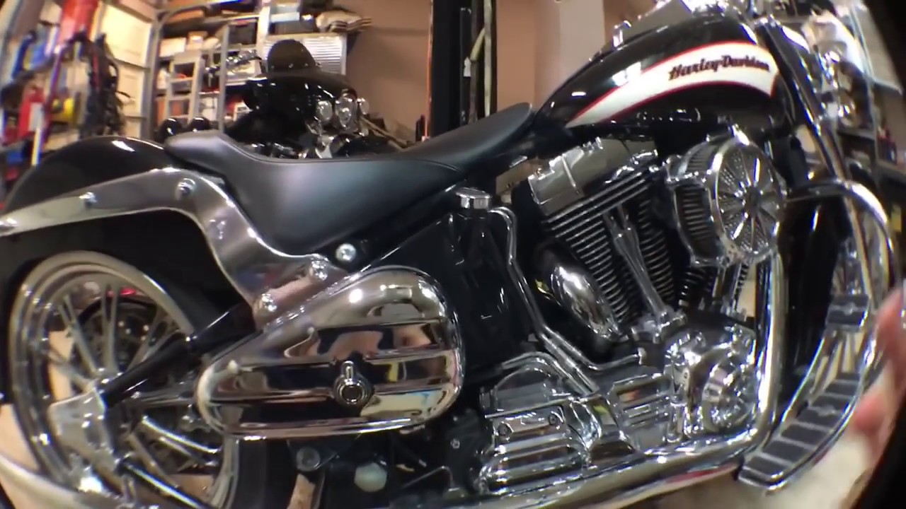 Diy complete oil  change  on Harley  Davidson  Softail  fatboy 