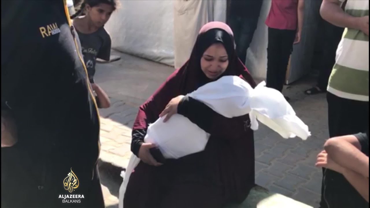 مشاهد مؤلمة في مخيم النصيرات للاجئين