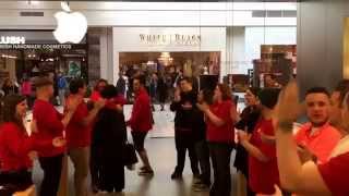 Liza Clap Out at the Apple Store, Tacoma Mall, WA