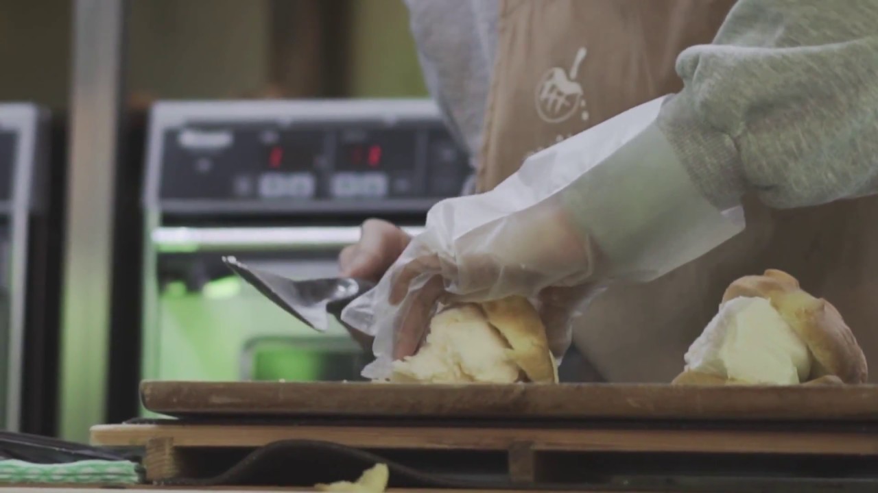 Street food in Japan: World's Second Best Freshly Baked Melonpan Ice cream, Dotonbori