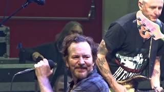 Pearl Jam - "Yellow Ledbetter" Live in Krakow Multicam chords