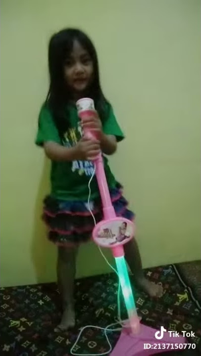 Tiktok -  kakak flora - aku belum mandi tapi masih cantik juga apalagi kalau sudah mandi