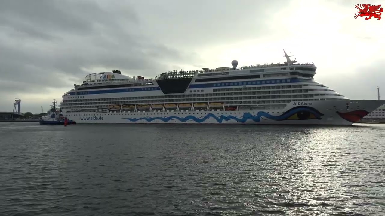19.09.2026, Warnemünde: Um 17 Uhr legten die Kreuzfahrtschiffe AIDAluna und AIDAmar gleichzeitig ab.