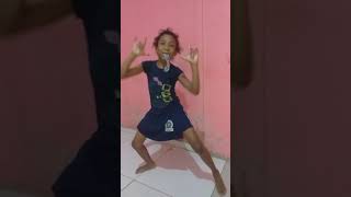 Menina Danćando Funk