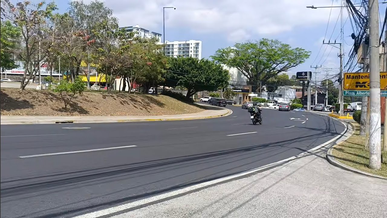 PASEÓ GENERAL ESCALÓN DE SAN SALVADOR EL SALVADOR 