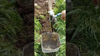 Arkadaşlar Bahçe Ye Suyumuz Bağlandı. Su Yaşam Demek. Resimi