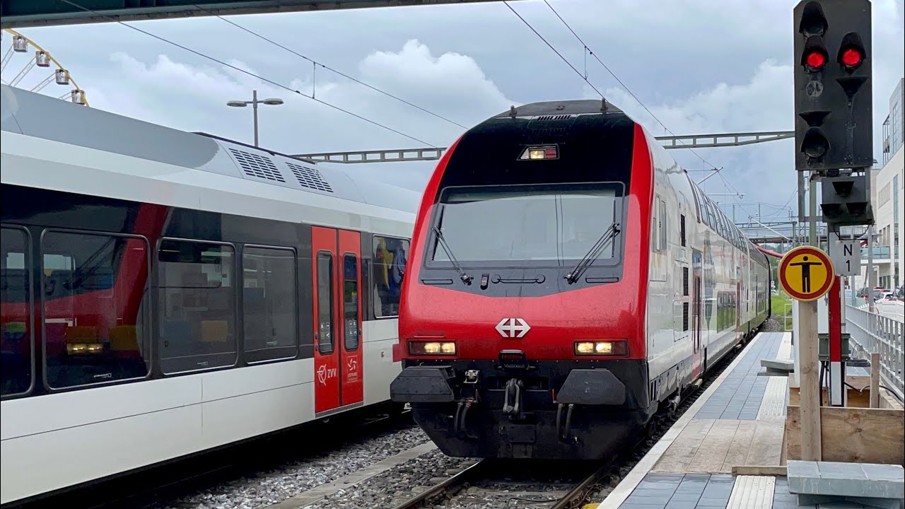 Zugverkehr im Bahnhof Konstanz
