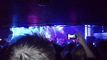 Example - Kickstarts (Live The Olympia Theatre Dublin 30th November 2011)