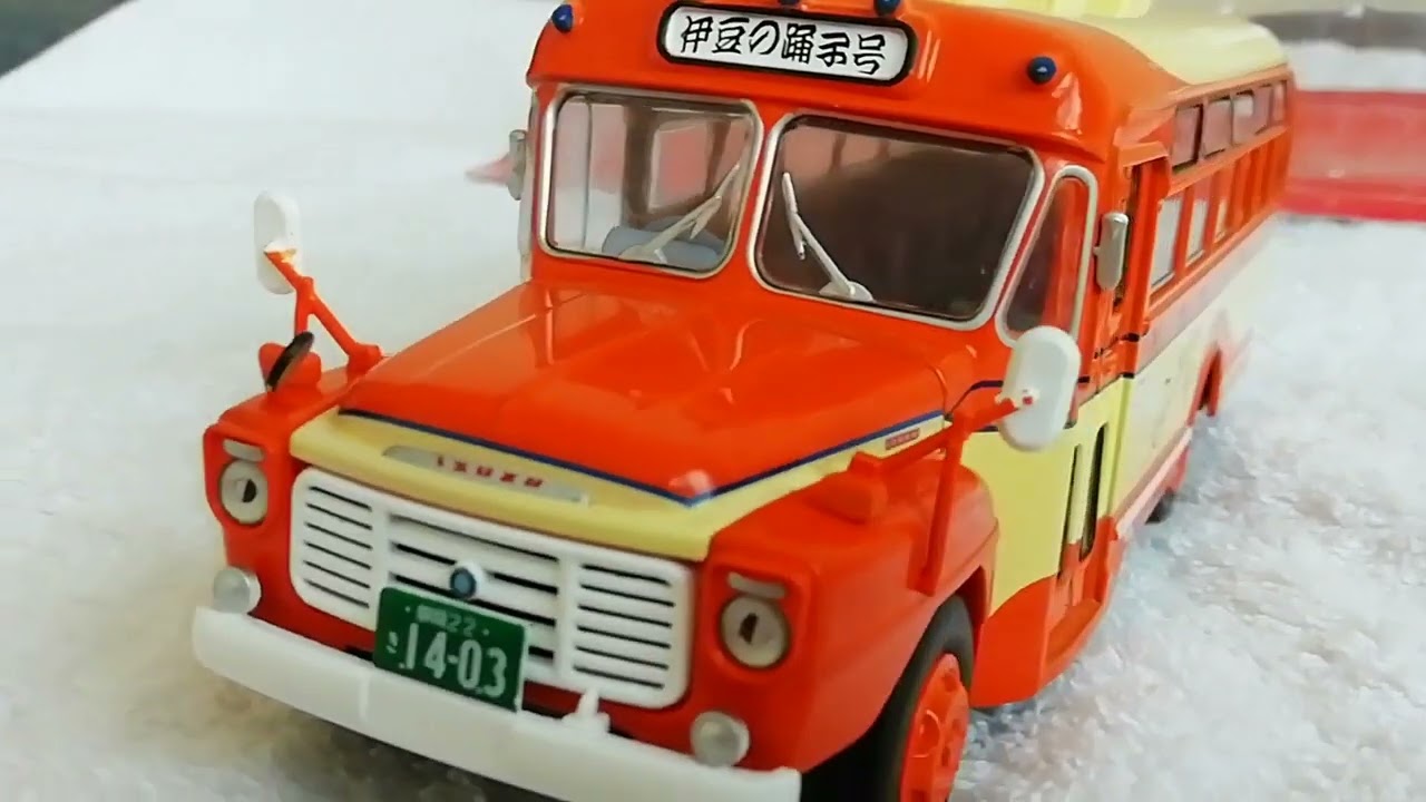 Unboxing bus Isuzu BXD-30 (1962) 1:43 Ixo for Hachette Diecast