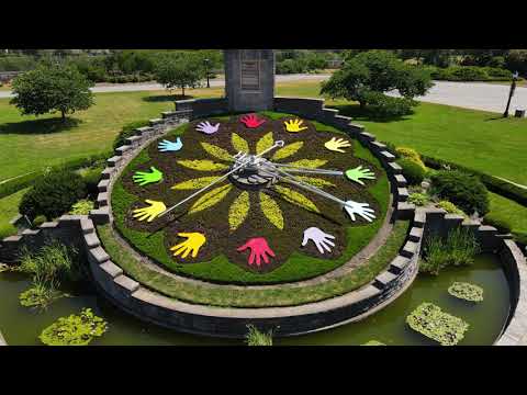 FLORAL CLOCK on Niagara - One of the most photographed places on the Parkway 🇨🇦 [4K60]