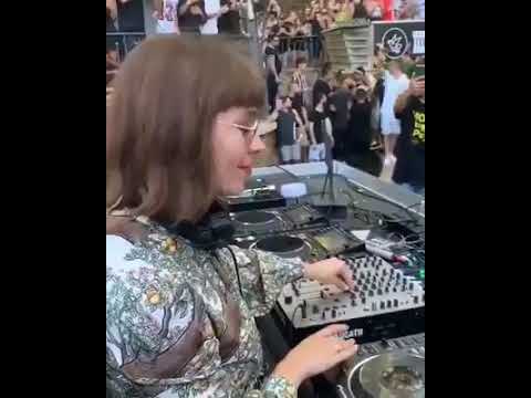 NINA KRAVIZ clorophilla 2019