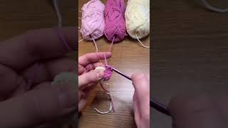 How to Crochet a Daisy Granny Square 