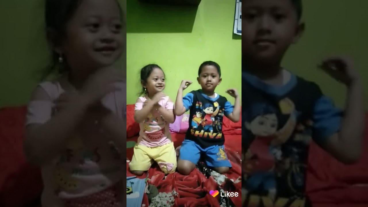  2anak  bermain tik tok YouTube