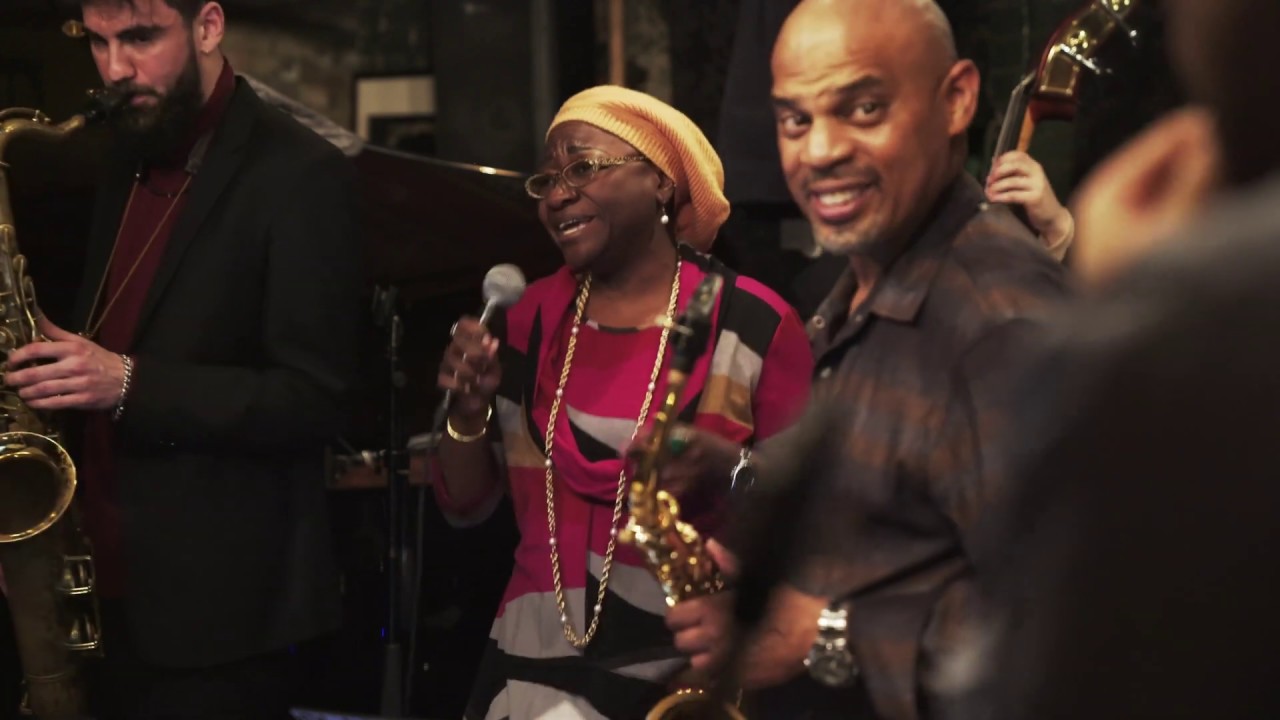 Dean Tsur Saxophone Choir feat. Joy Brown - All of Me