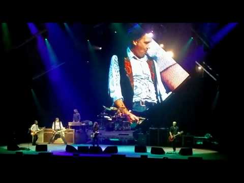 Foo Fighters - "Big Me" with Krist Novoselic in Eugene Oregon 12-5-2017 —Full Song