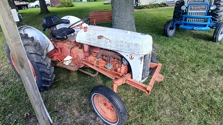 will it start? 1950 8N Ford  #tractor #willitstart #abondoned  #8n #ford #50s #junk #engine