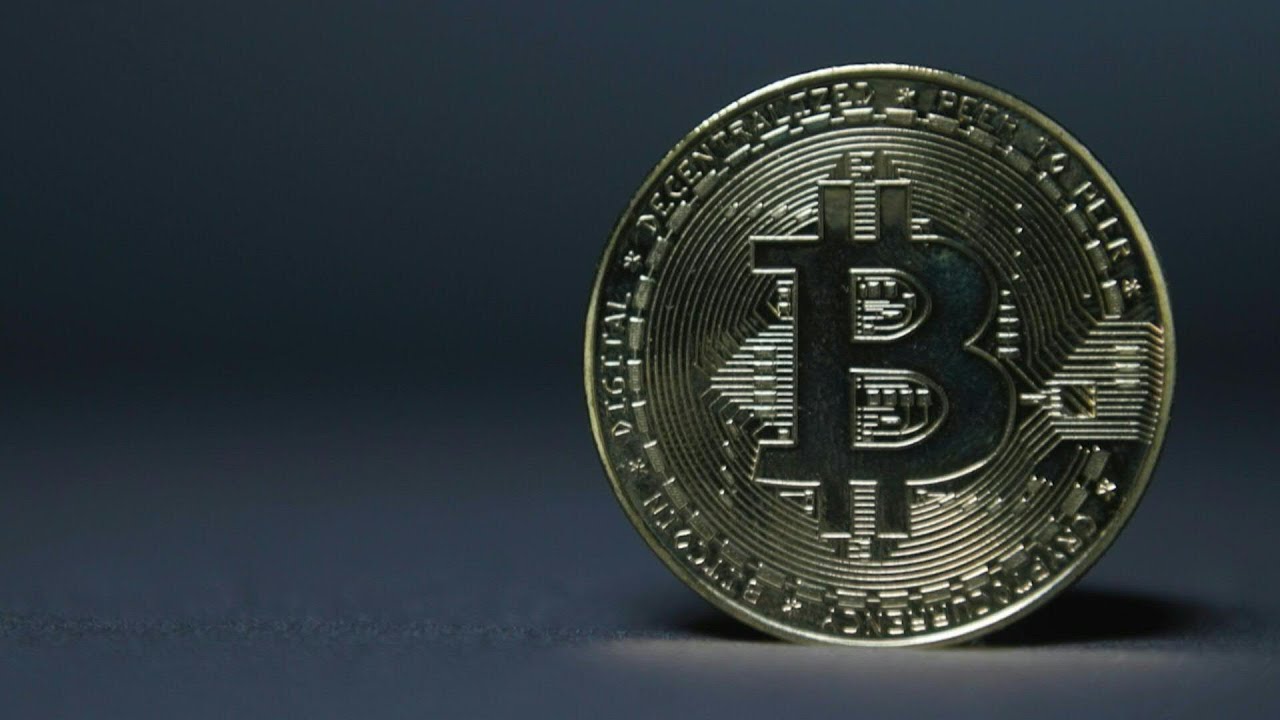 El bitcoin supera los 100.000 dólares, impulsado por el acuerdo entre EEUU  y Reino Unido | AFP