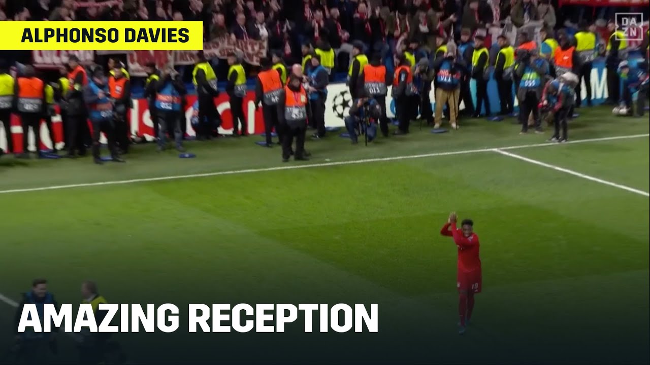 Alphonso Davies Gets An Amazing Reception From FC Bayern Supporters