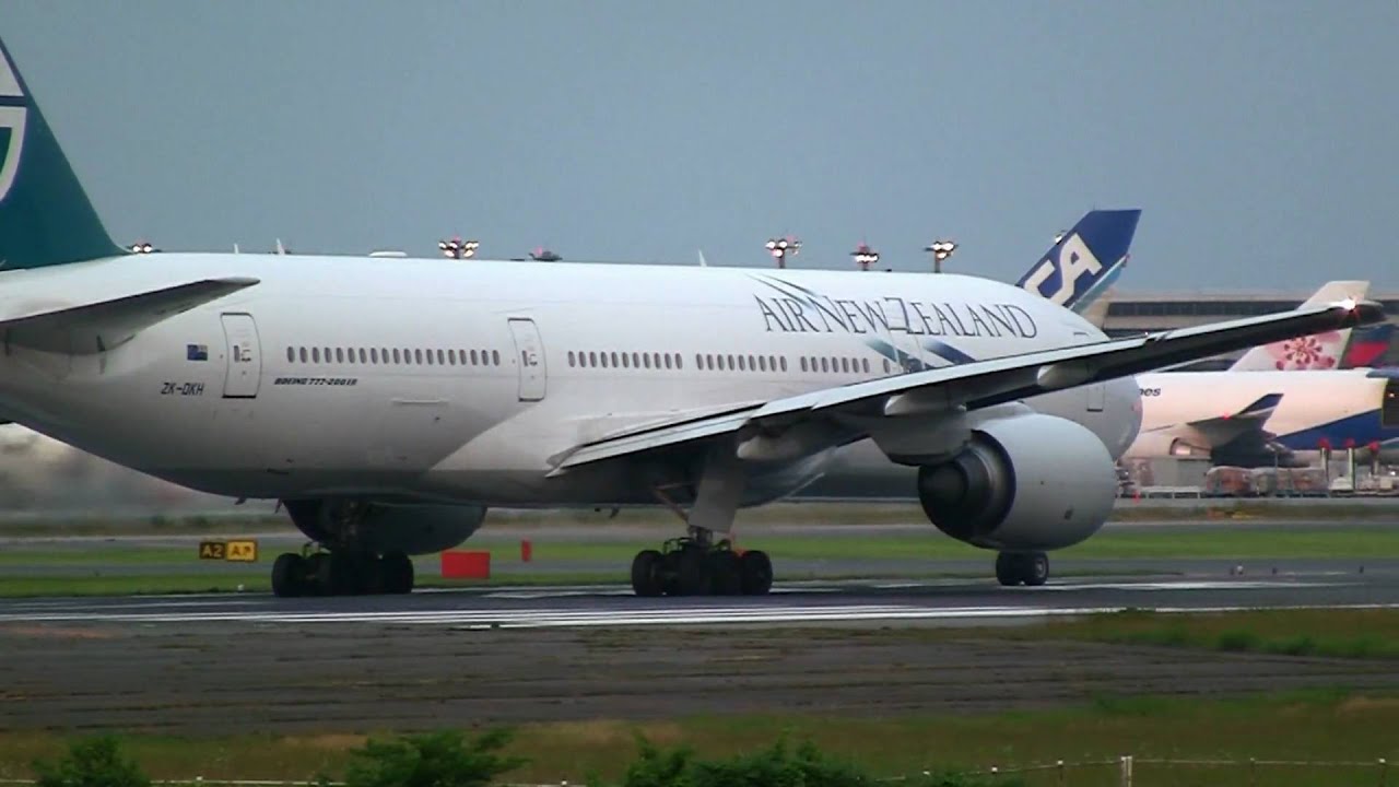 Air New Zealand Boeing 777200ER Landing & Take off at Tokyo YouTube Air New Zealand Boeing 777200ER Landing & Take off at Tokyo YouTube