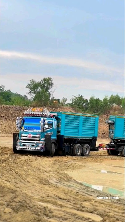 Dump gandeng Thailand ganteng-ganteng #trukmbois #dumptruck #fusofighter #hino #fuso6x4 #isuzu