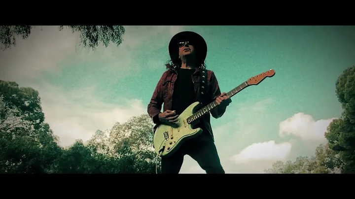 Gwyn Ashton - Lonely On The Run [Official Music Vi...