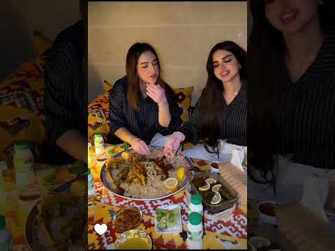اجواء سهرة اميره و عبد الرحمن مع أكل منسف لحم خروف بشهي مع ميمي وفادي عائلة ميرو