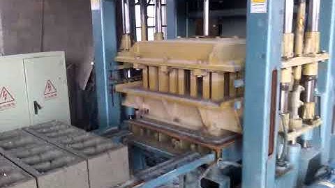 QT10-15 hollow block making machine