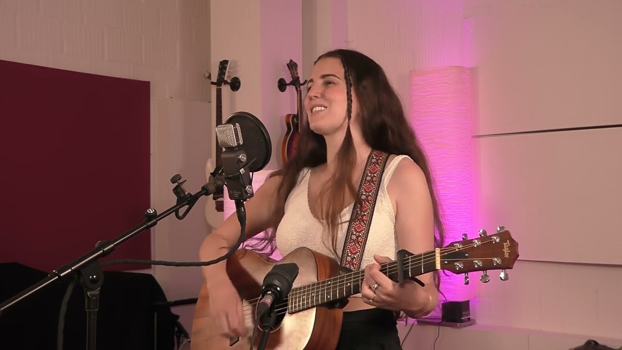 Ginny Loon «Bubbles» - Radio4TNG Live Session